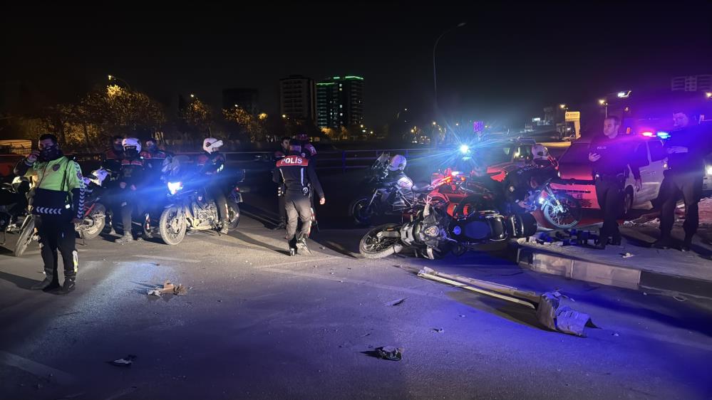 Adana'da 'Dur' ihtarına uymayan aracı kovalayan polis ekibi kaza yaptı: 2 yaralı