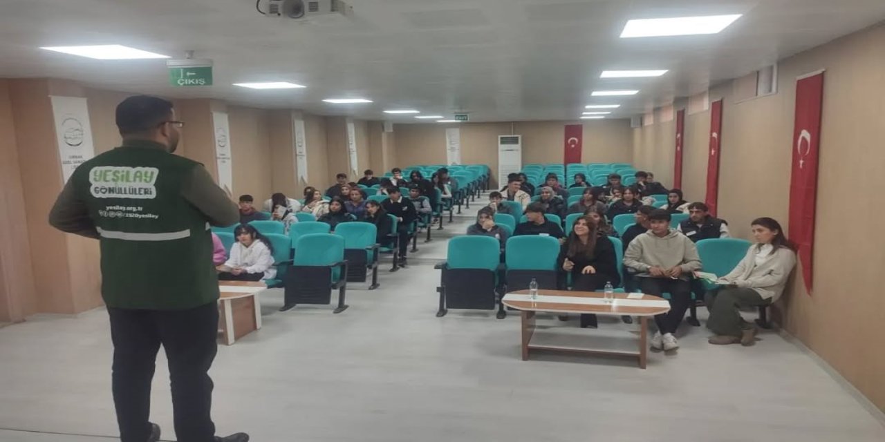 Yeşilay Şırnak Şubesi'nden Teknoloji Bağımlılığına Karşı Farkındalık Semineri