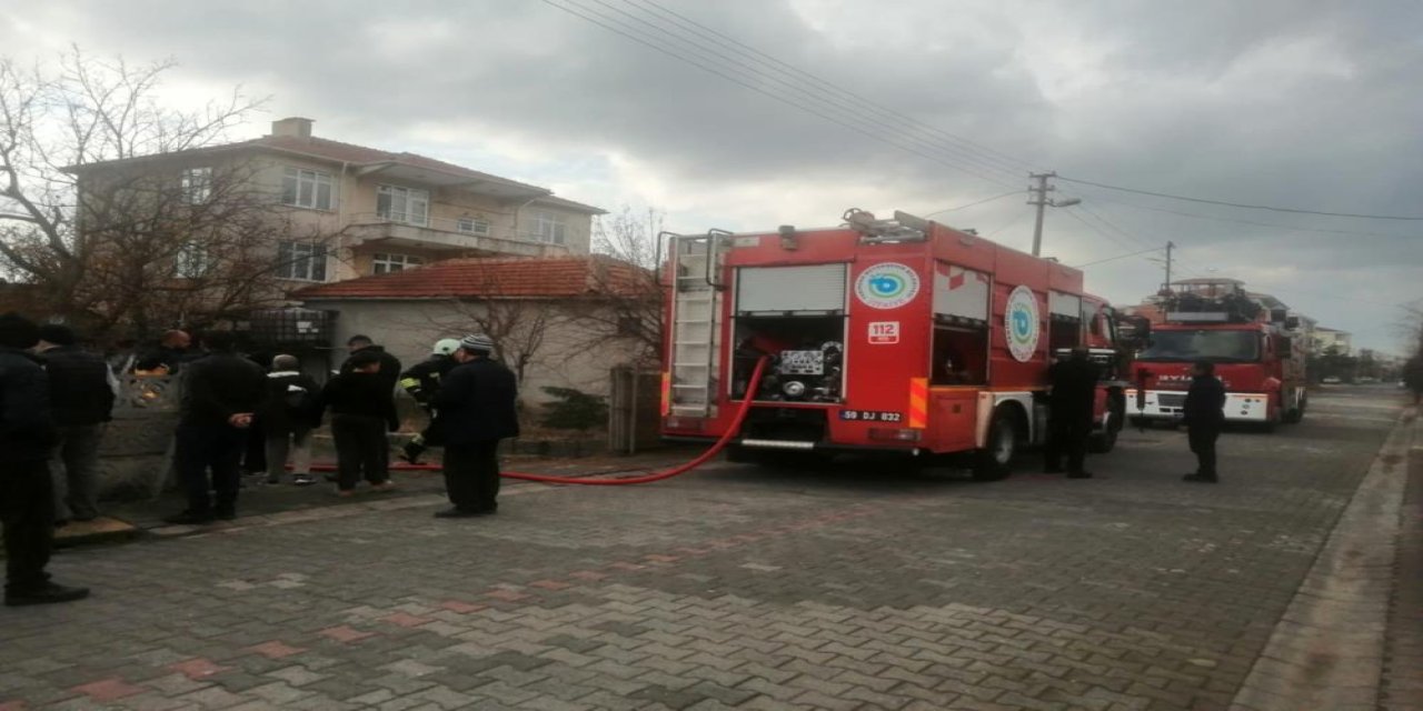 Garajda başlayan yangın eve sıçradı