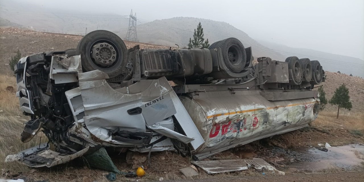 Petrol yüklü tır devrildi: 1 yaralı
