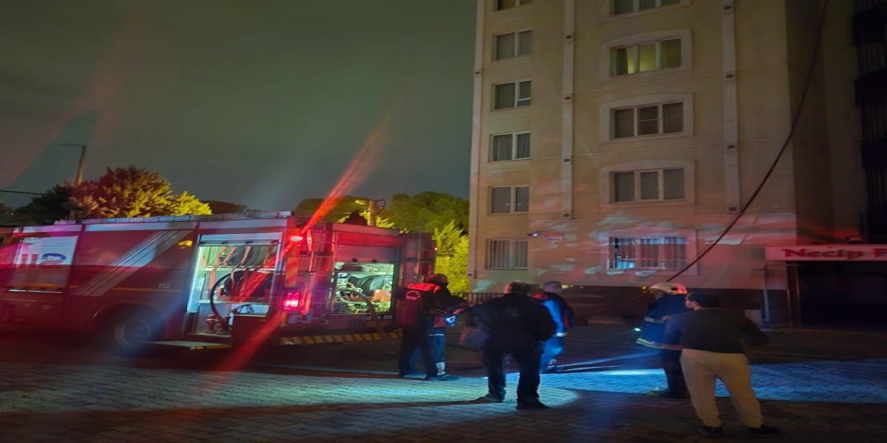 Apartman çatısında yangın