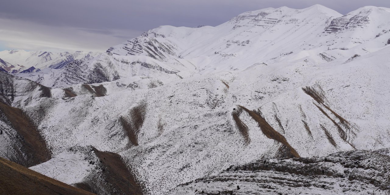 Şırnak Tanin dağları beyaz gelinliğini giydi