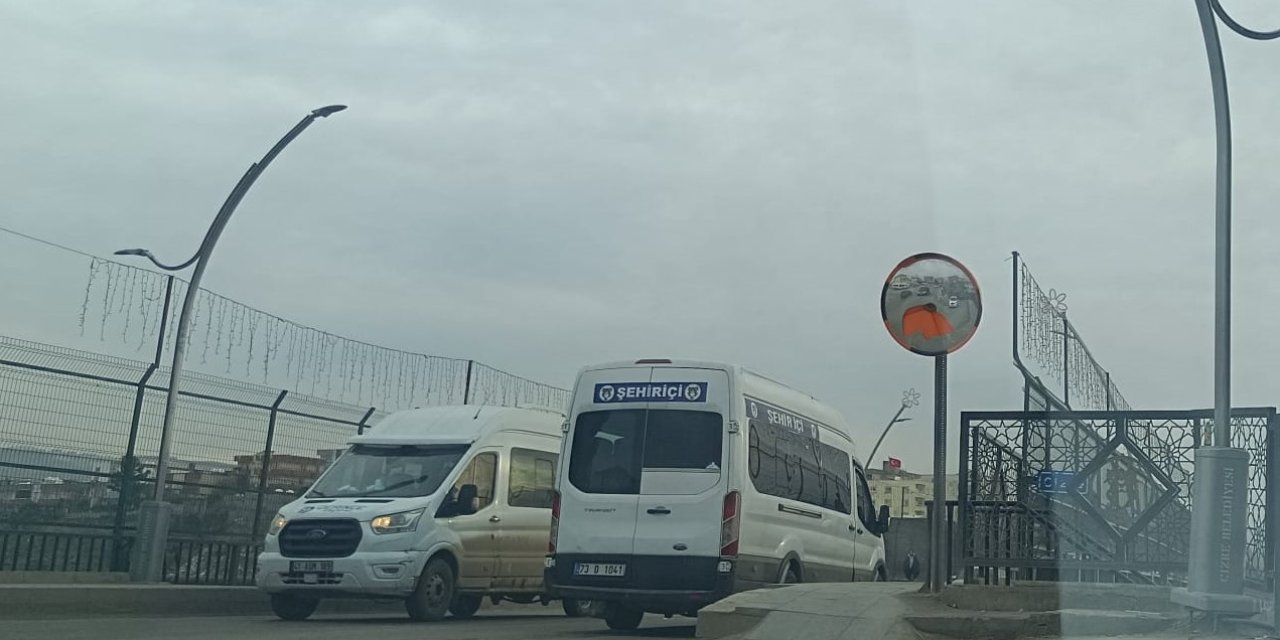 Cizre’de John F. Kennedy Köprüsü’ndeki trafik aynasının tahrip edilmesi tepki topladı