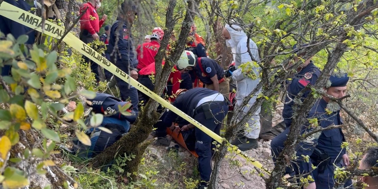 Papa'nın geleceğini duyan defineciler İznik'e dadandı