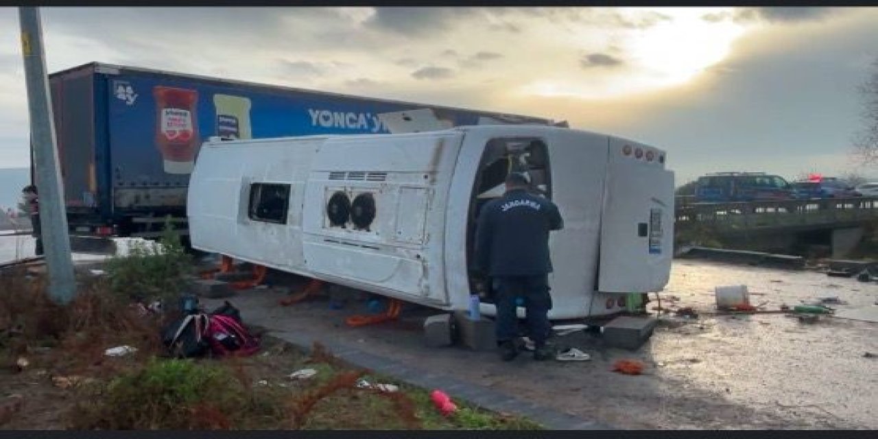 Okul servisi ile tır çarpıştı... 8 öğrencinin durumu ağır