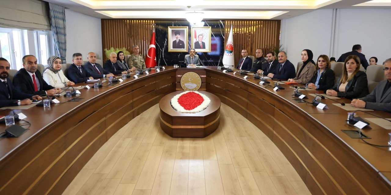 Şırnak’ta Kadına Şiddetle Mücadele Toplantısı Vali Ekici Başkanlığında Yapıldı
