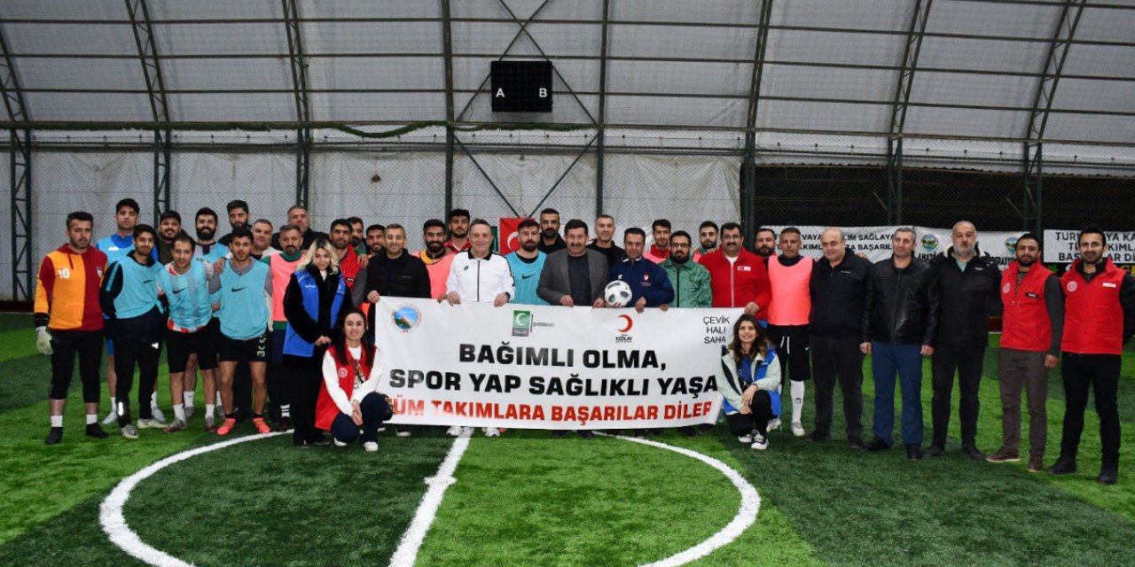 “Bağımlı Olma, Spor Yap, Sağlıklı Yaşa” pankartıyla Şırnak’ta futbol turnuvası