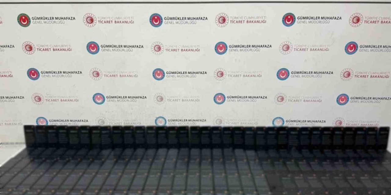 Habur’da 20 bin 50 adet kaçak cep telefonu tespit edildi