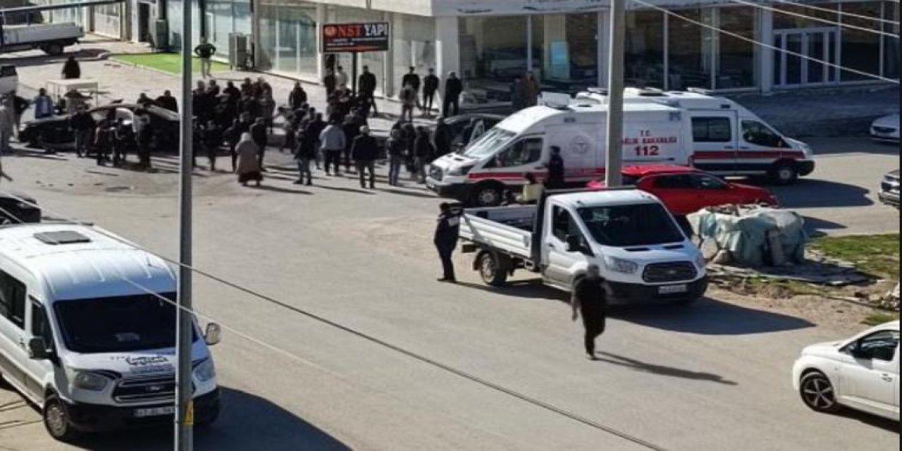 Mardin'de iki otomobil çarpıştı: 2 yaralı
