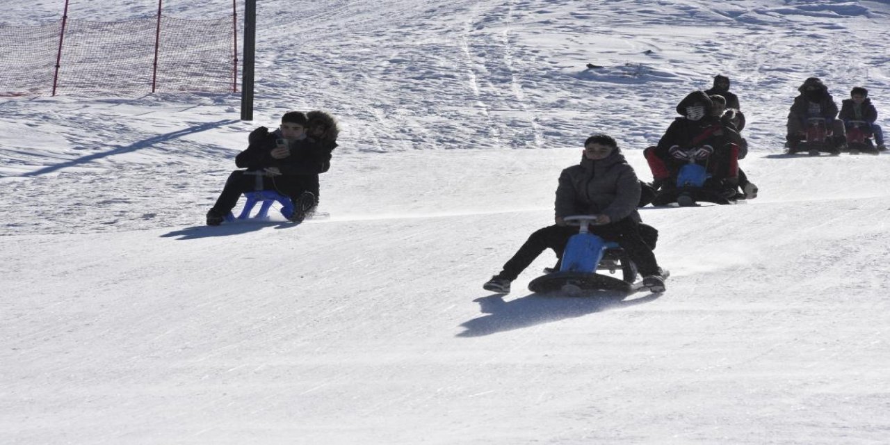 Bitlis’teki kayak merkezinde yarıyıl yoğunluğu