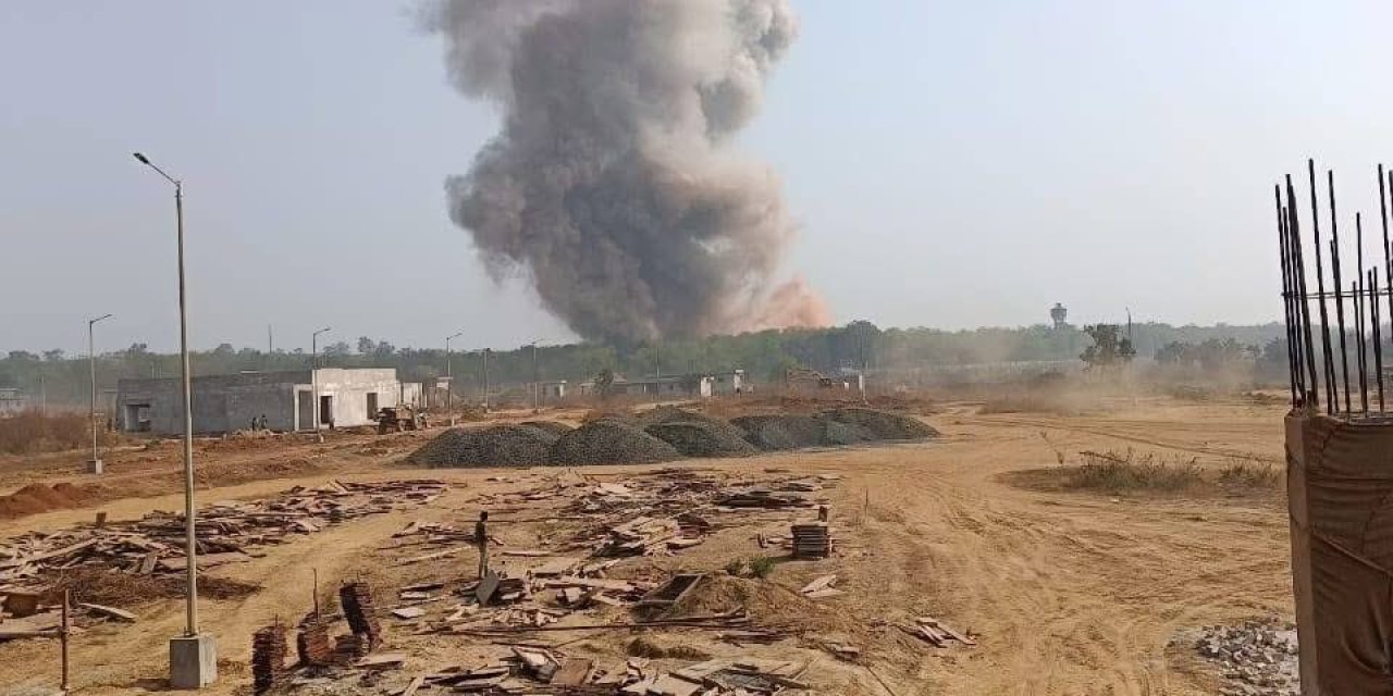 Hindistan’da mühimmat fabrikasında patlama oldu. Çok sayıda ölü var