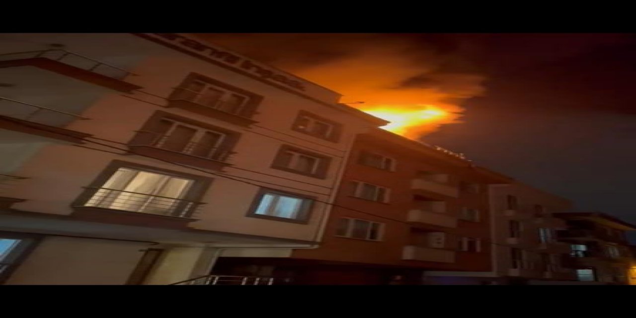 Sancaktepe'de 3 katlı binanın çatısında korkutan yangın