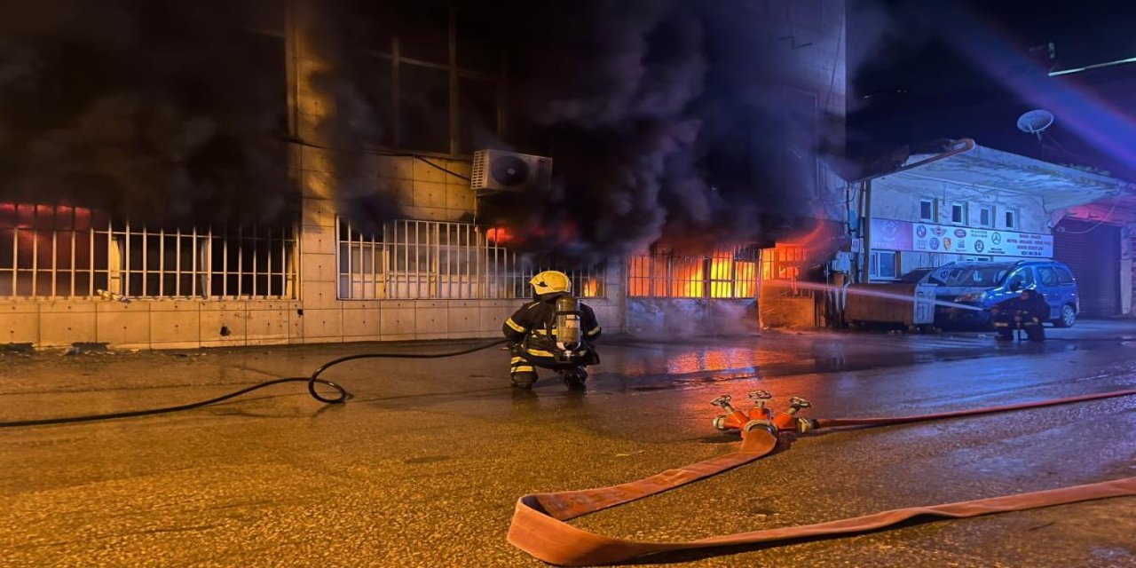 3 katlı tekstil atölyesi alevlere teslim oldu