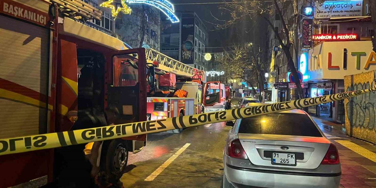 Ankara’da 5 katlı binada PATLAMA ve yangın