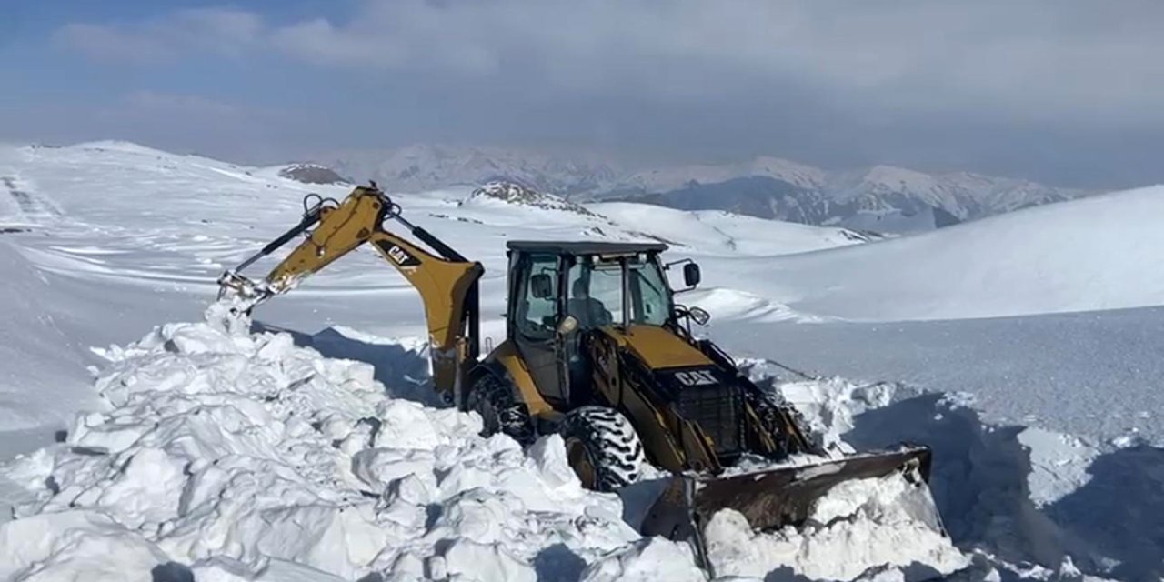Şırnak'ta kar esareti sürüyor