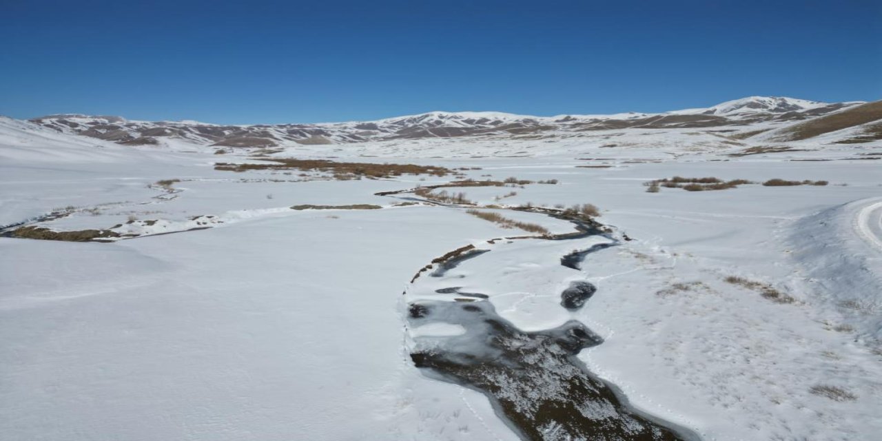 Şırnak'ta buz tutan menderesler havadan görüntülendi