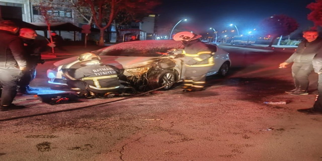 Batman’da seyir halindeki otomobil yandı