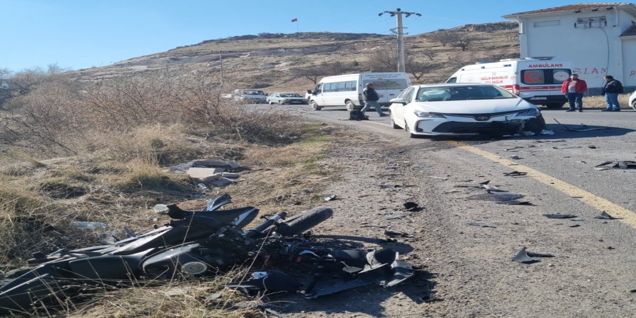 Kaza yapan motosiklet sürücüsüne otomobil çarptı: 1 ölü