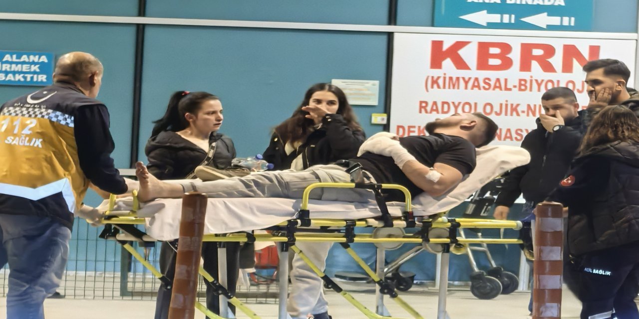 Kediden korkarak camın üzerine düşen genç yaralandı