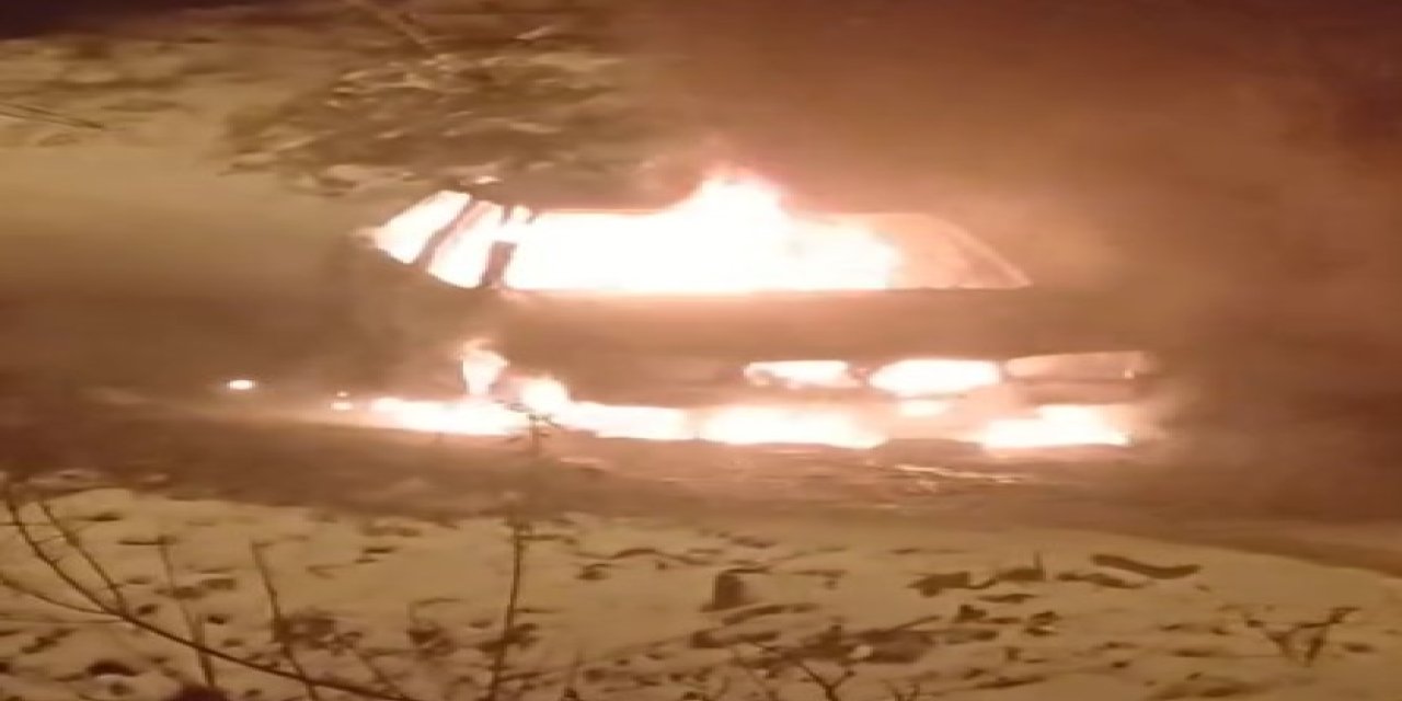 Kastamonu’da seyir halindeki otomobil alev alev yandı