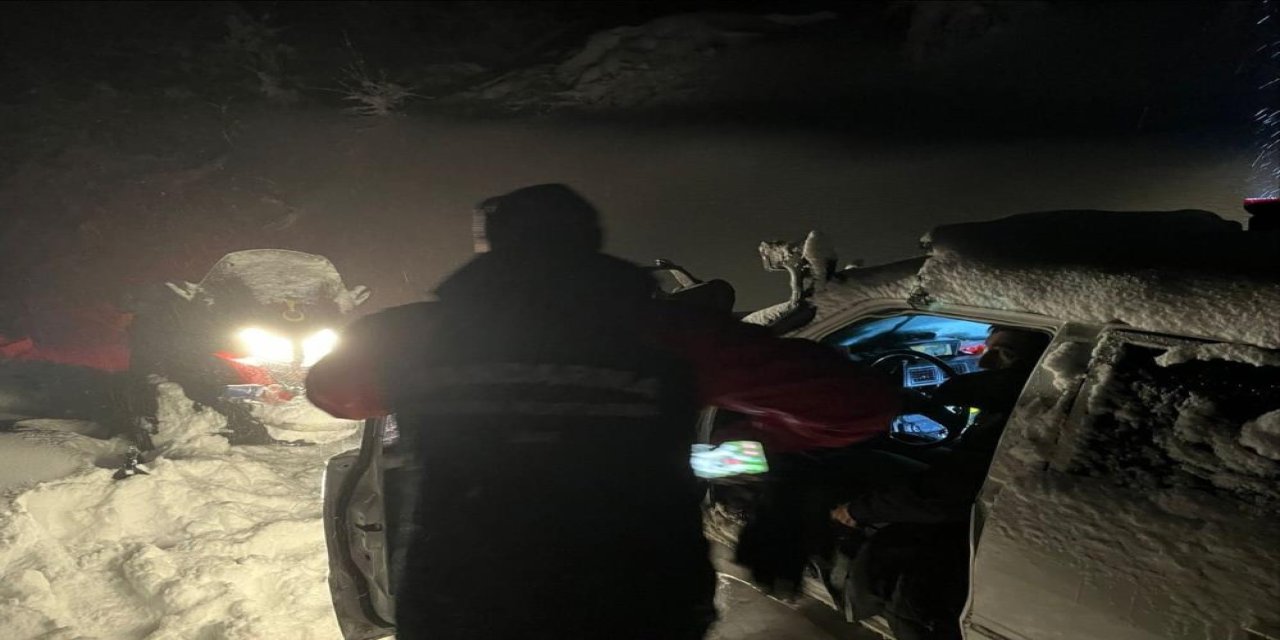 Eksi 8 derecede mahsur kaldılar: Uludağ'dan giden JAK timleri böyle kurtardı