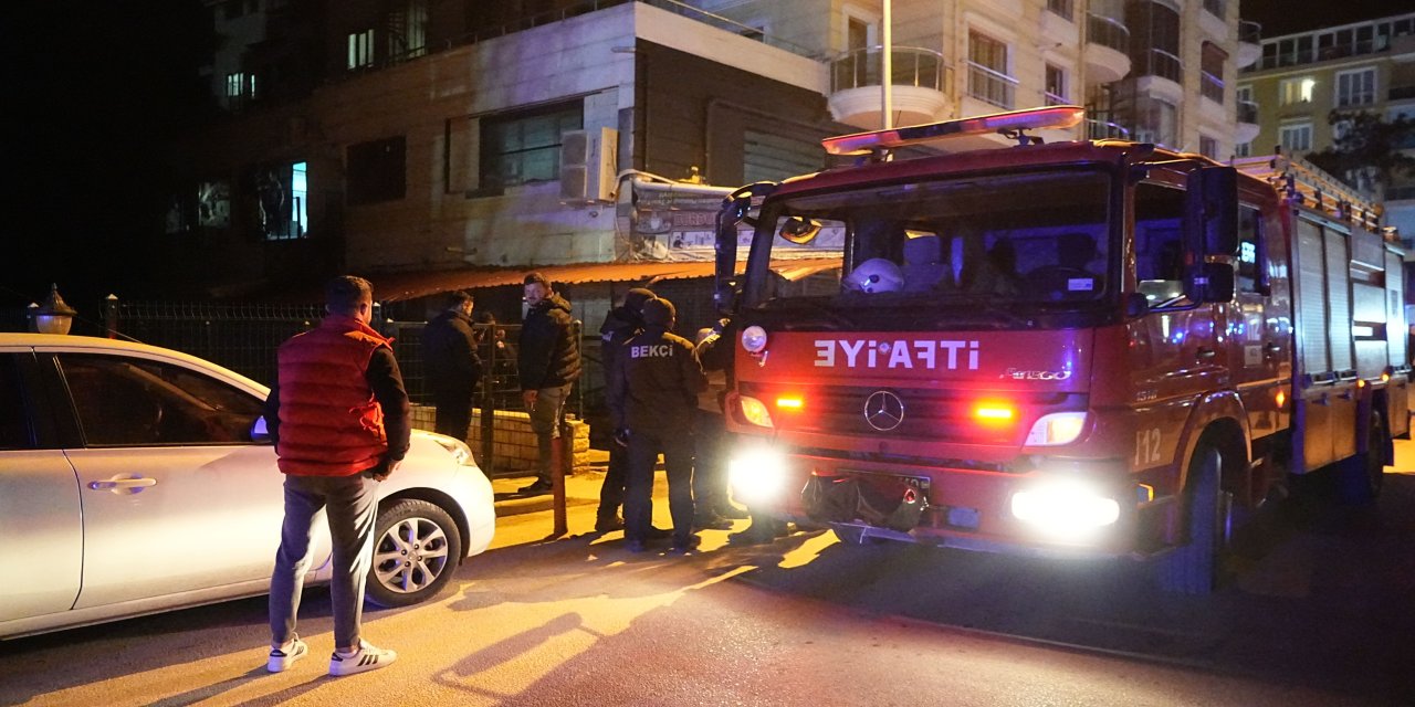 Kafenin mutfağında çıkan yangında 2 kişi dumandan etkilendi