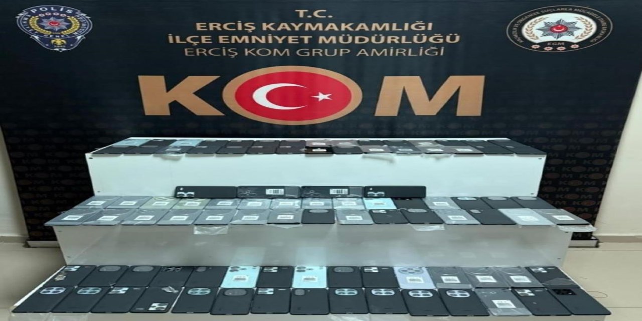 Van’da 1 buçuk milyon TL değerinde kaçak cep telefonu ele geçirildi