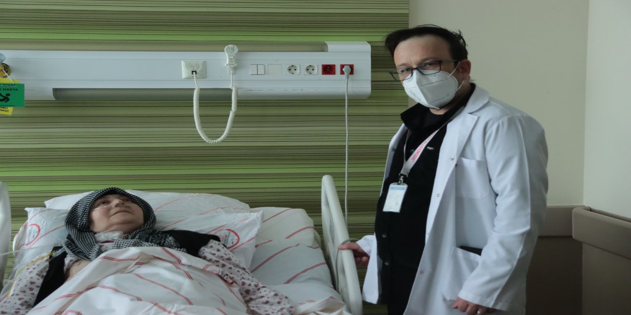 Yapay akciğer ve kalp cihazı ile hayata tutundu