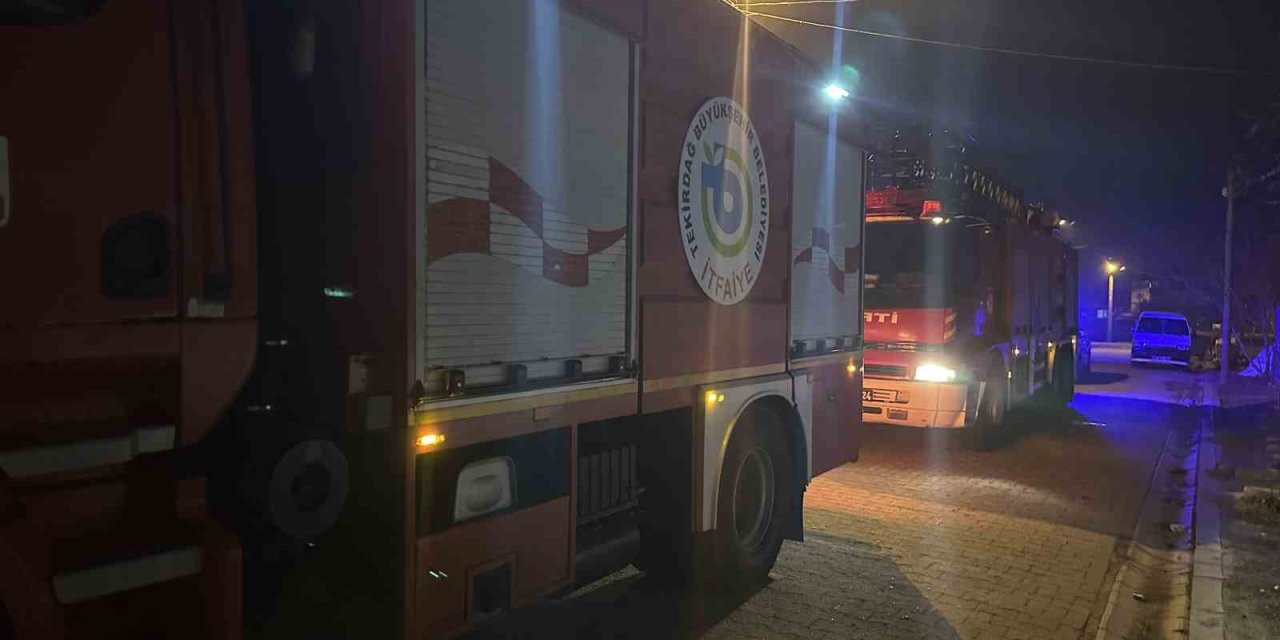 Tekirdağ Muratlı'da Buzdolabı motoru patladı, evde yangın çıktı