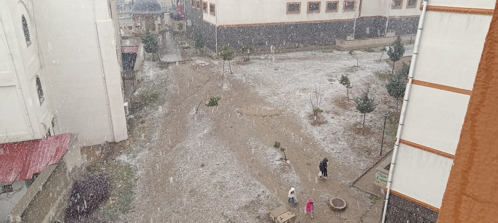 Şırnak’a Beklenen Kar Yağdı, Vatandaşlar Sevinçle Karşıladı