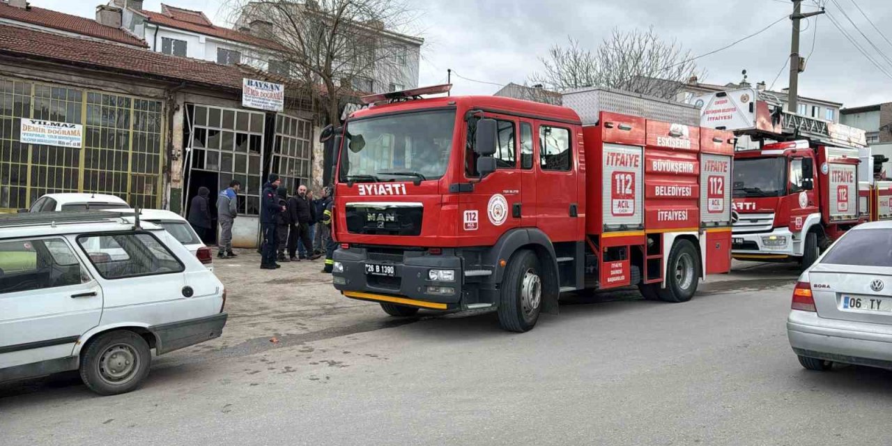 Oto tamircide patlayan mutfak tüpü sonrası çıkan yangın herkesi korkuttu