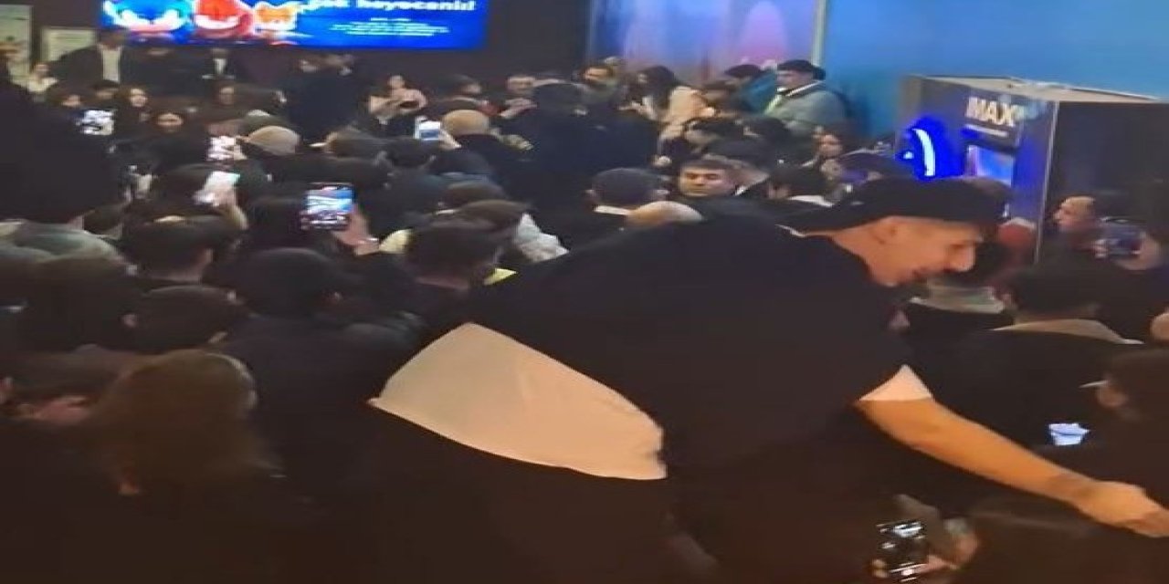Ünlü isimlerin geldiği film galasında izdiham: Kavga sırasında yangın tüpü sıktılar