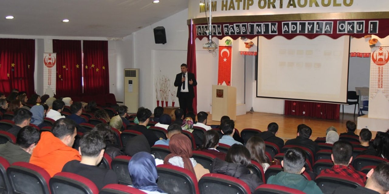 Cizre’de "Aday Öğretmen Yetiştirme Seminerleri" başladı