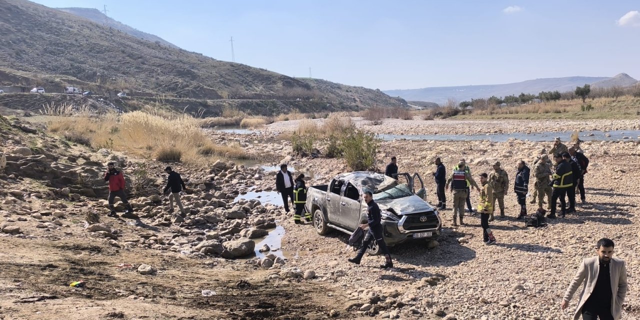 Kasrik'te kamyonet Şarampole yuvarlandı 4 yaralı