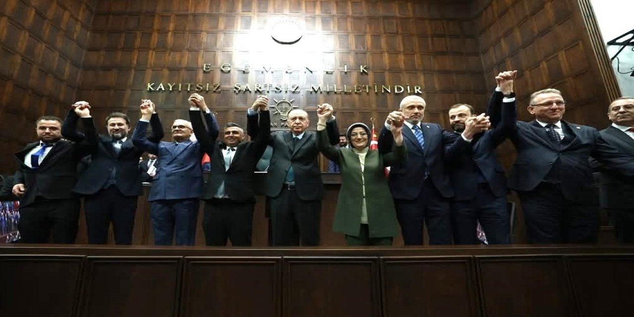 İYİ Parti’den istifa eden Yenikent Belediye Başkanı Öztürk, AK Parti’ye geçti