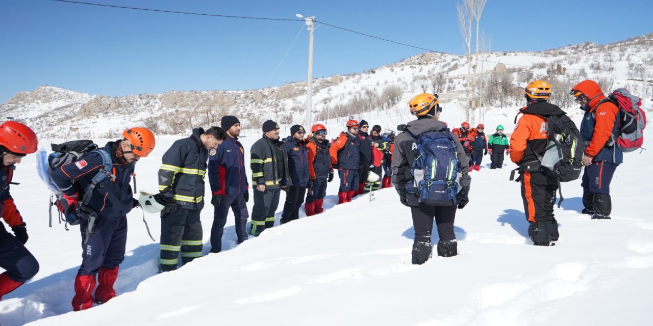 Şırnak’ta Çığa Karşı 25 Kişilik Korkusuz Ekip!
