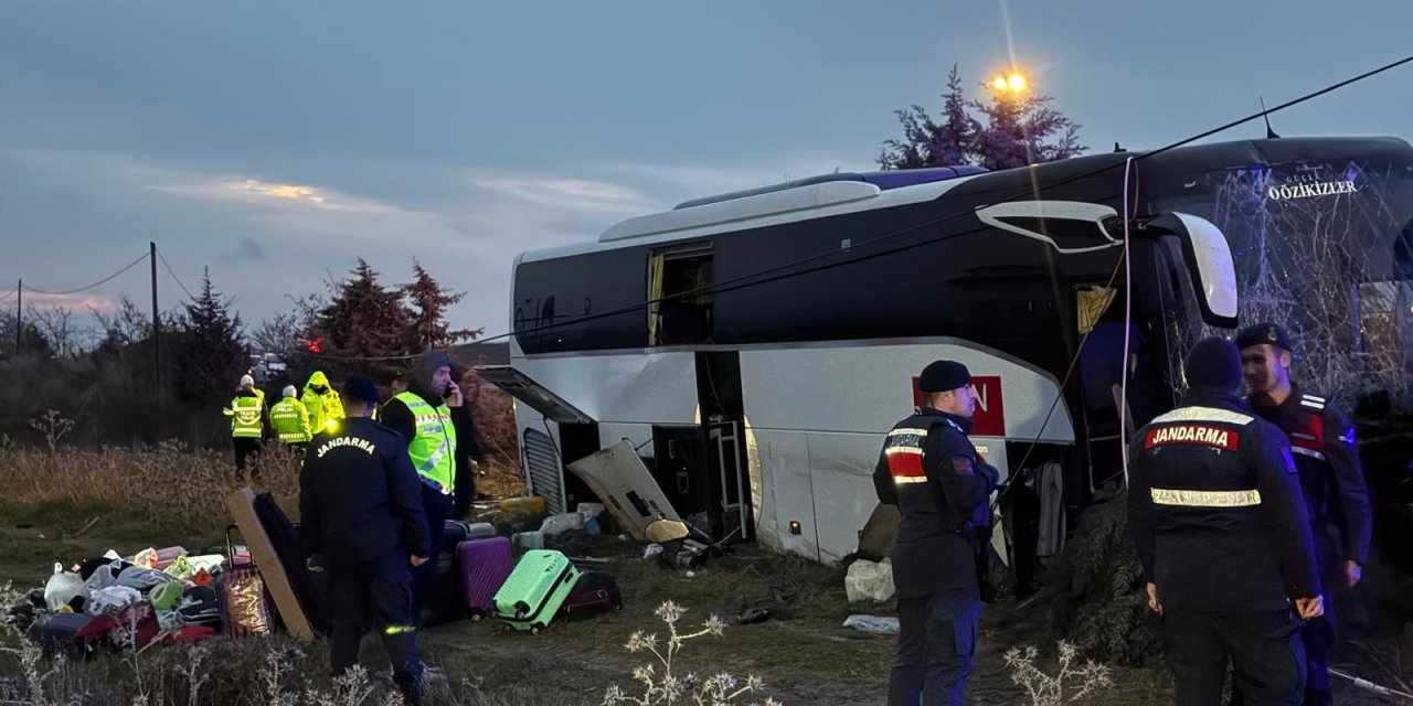 Yolcu Otobüsü Yoldan çıktı 11 Yaralı