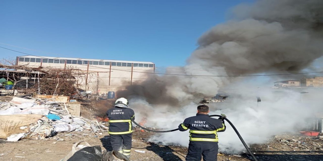 Siirt'te hurdalıkta çıkan yangın söndürüldü
