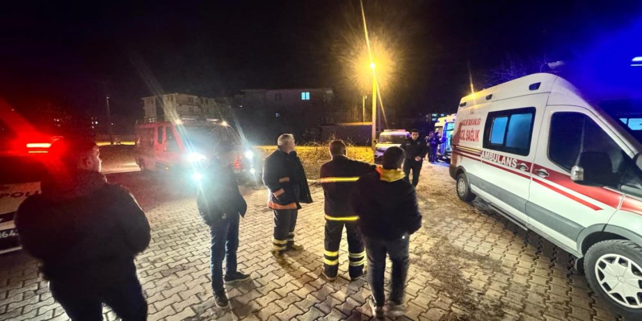 Kontrolden çıkan otomobil ağaca çarptı: 3 yaralı