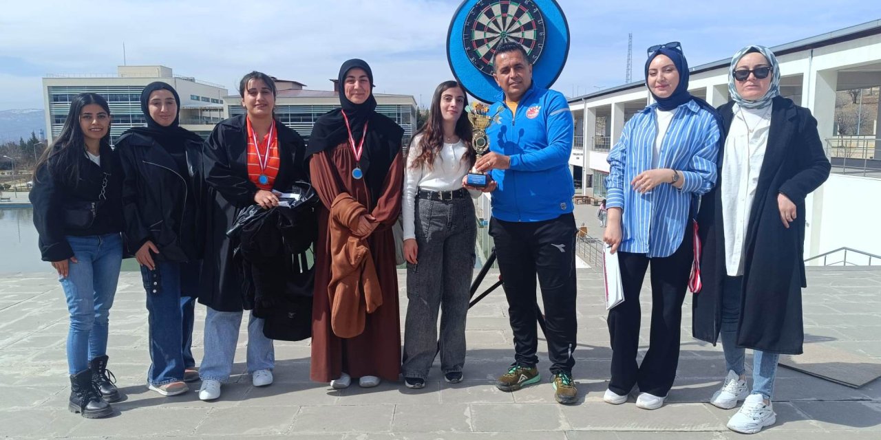 Şırnak’ta Kadınlar gününde Kadınlara özel Dart Turnuvası