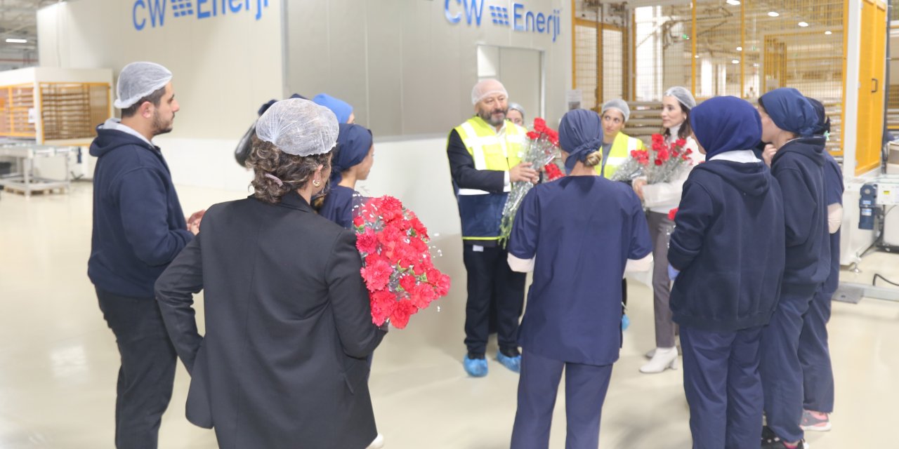Enerjinin kadın çalışanları geleceği aydınlatıyor