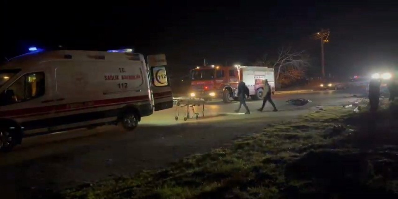 Manisa'da otomobil ile motosiklet çarpıştı: 1 ölü, 2 yaralı