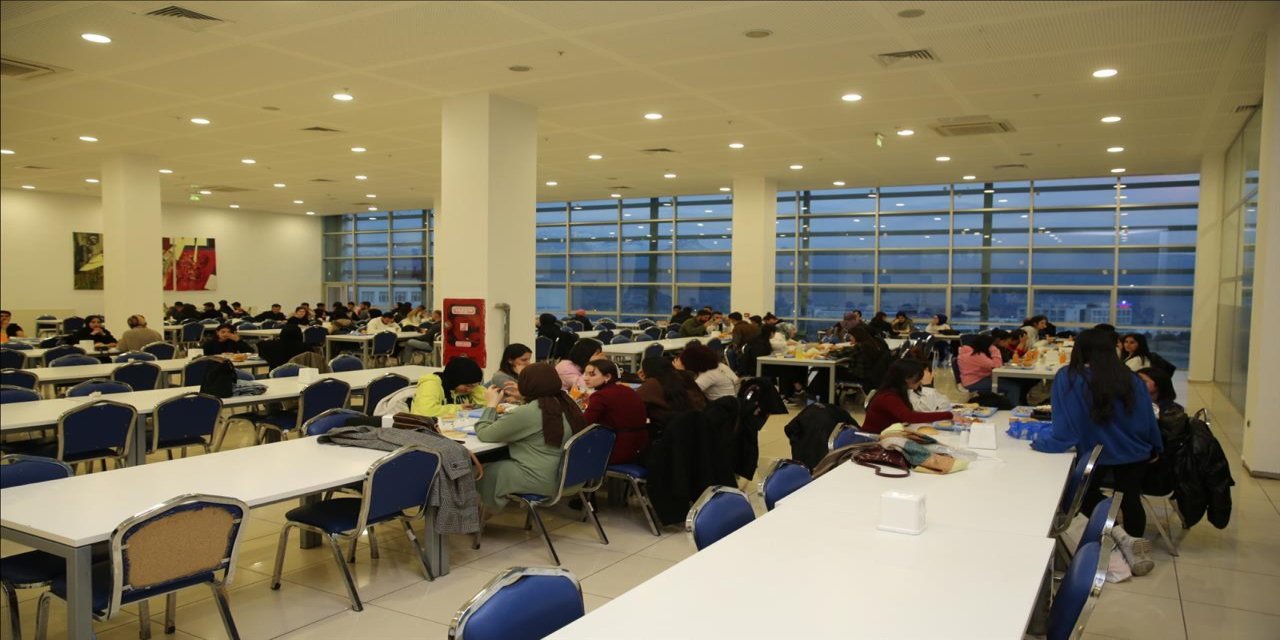 Şırnak Üniversitesi Rektörü Alkış, Öğrencilerle İftar Programında Buluştu
