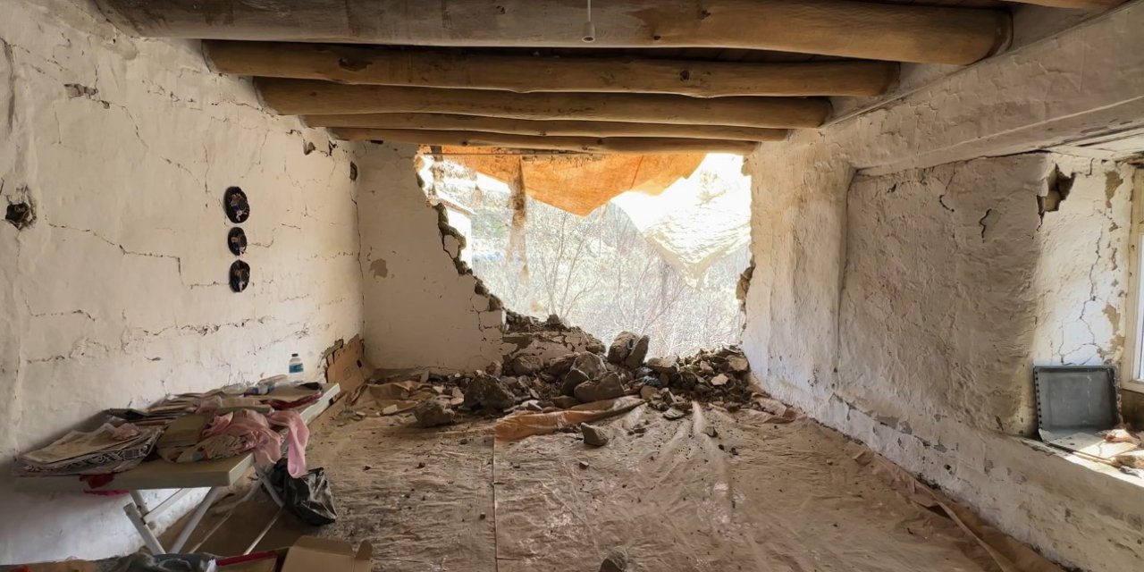 Yüksekova'da deprem sonrası hasar oluştu