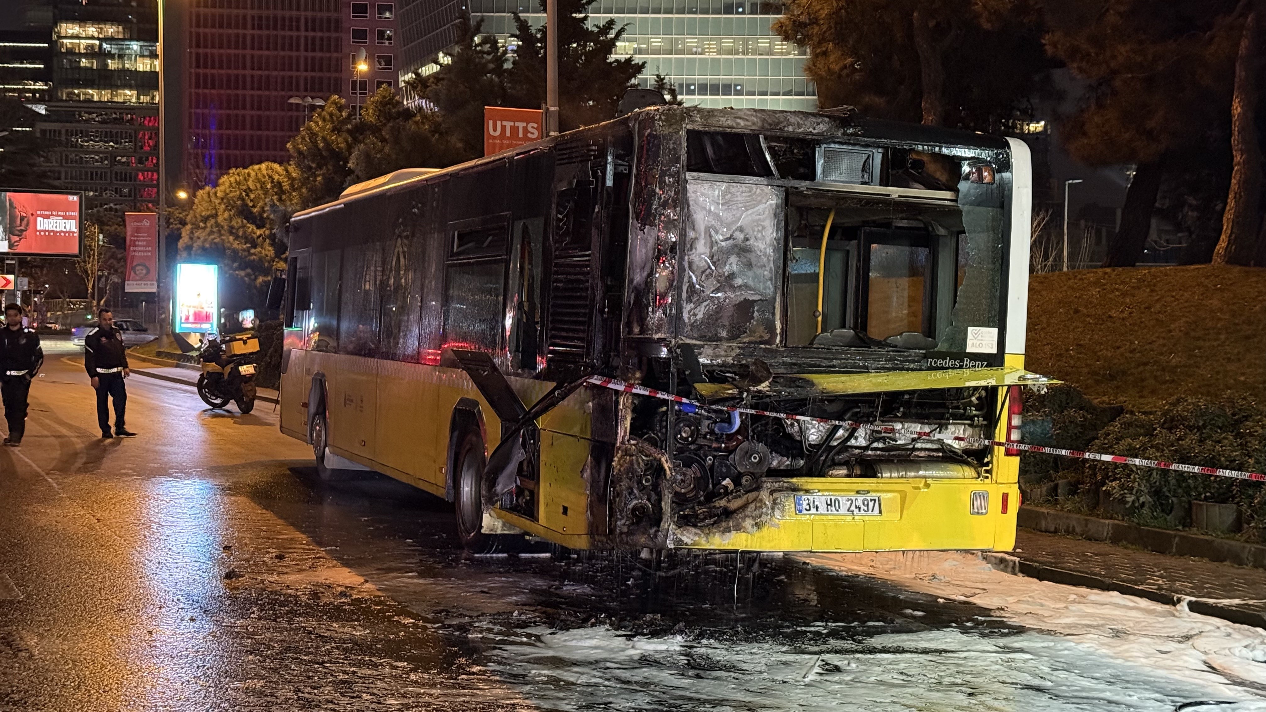 Şişli’de İETT otobüsü alev alev yandı