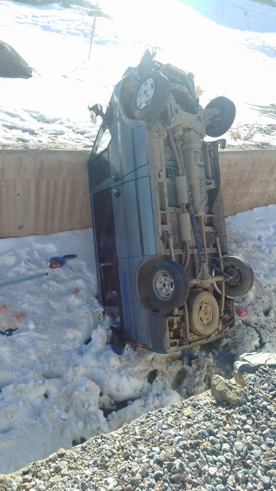 Van'da minibüs devrildi: 6 yaralı