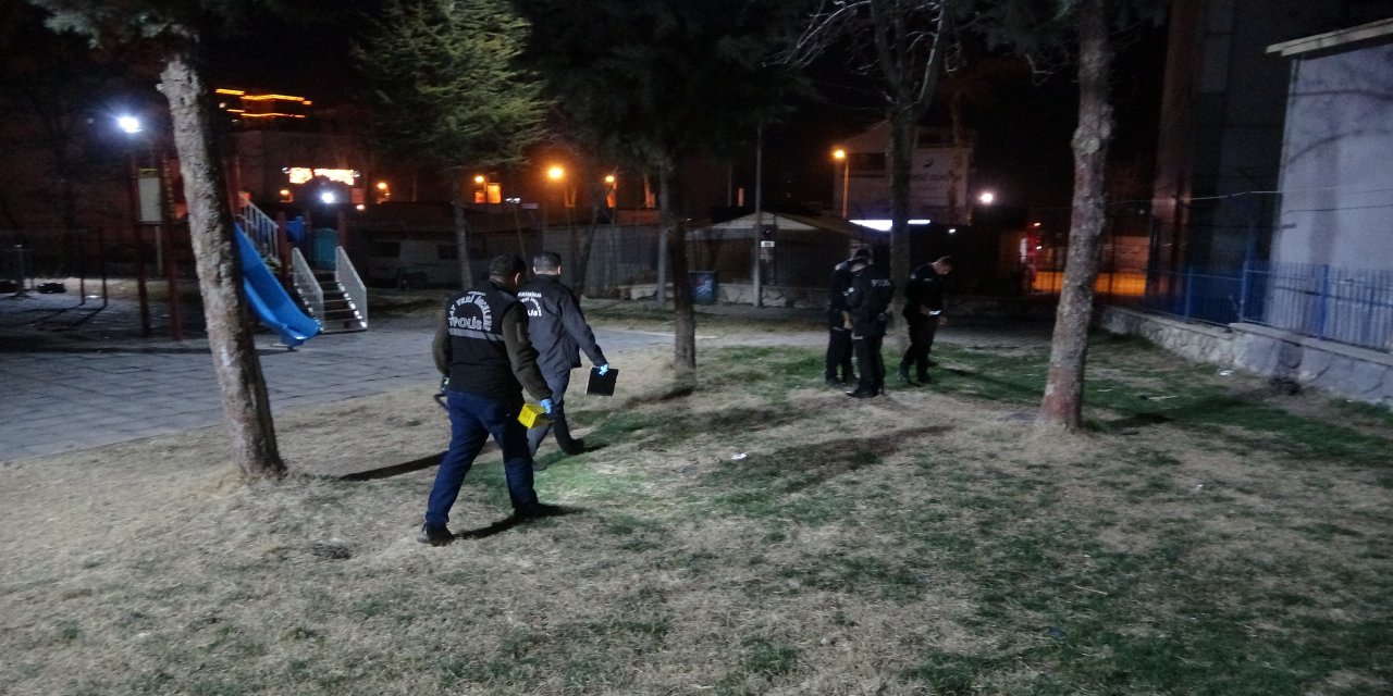 İki grubun silahlı kavgasında kurşunlar havada uçuştu