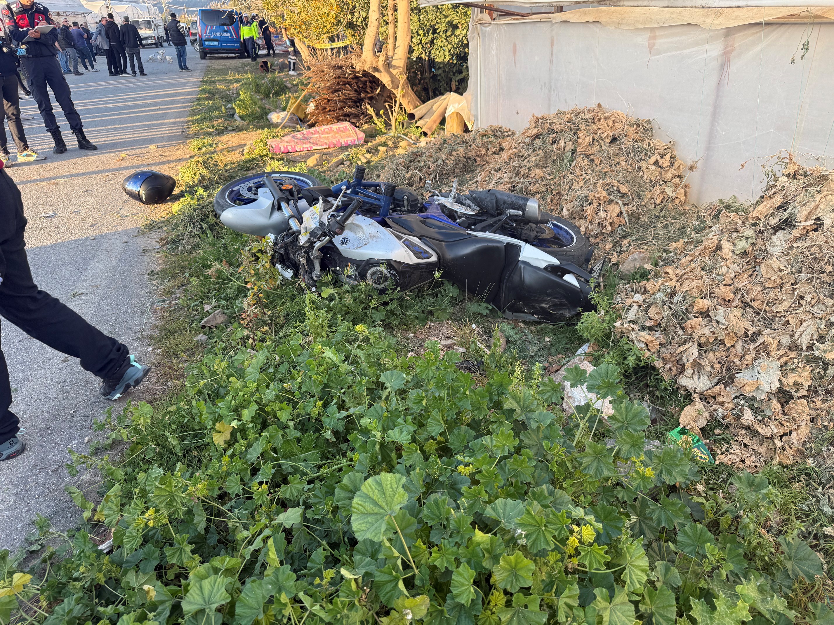 Motosiklet yayaya çarptı: 1 ölü, 1 yaral