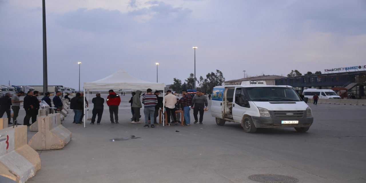 Silopi Tır Parkında Şoförlere Çorba İkramı