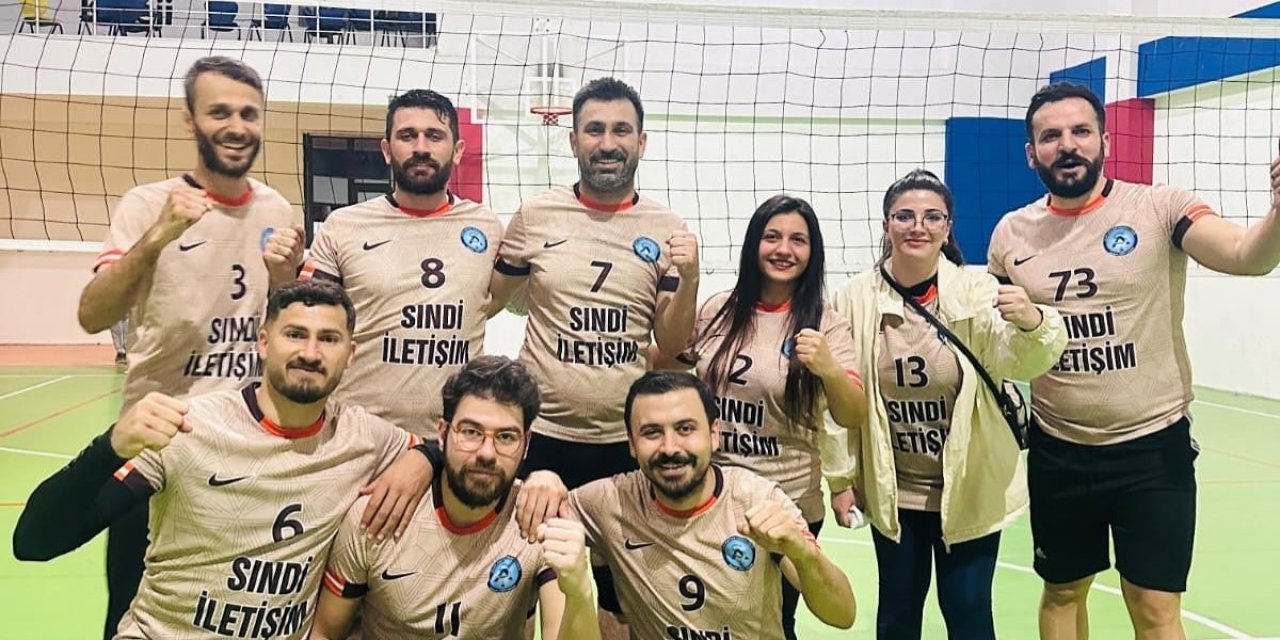 Silopi'de Öğretmenlerden Örnek Davranış: Para Ödülünü Diyaliz Hastasına Bağışladılar